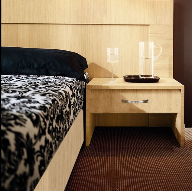 Έπιπλα Τρύφων - ΧΕΡΙ ΞΥΛΟ ΚΟΜΟΔΙΝΟ ΜΕ 1ΣΥΡΤΑΡΙ 60cm x 40 x 43 ΥΨΟΣ --ΚΩΔ. 08-21